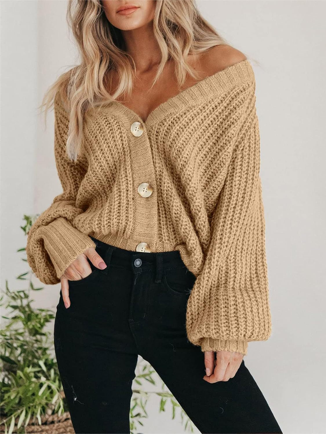 Långärmad cardigan för damer – chunky stickad design med knäppning i klassisk stil
