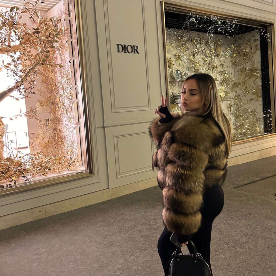 Damjacka i fuskpäls 1