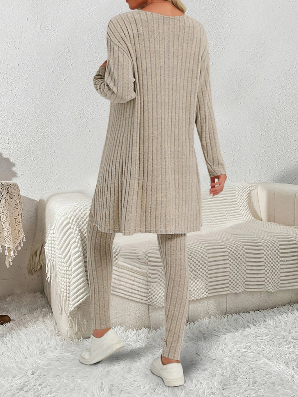 Stickat set för dam – ribbad cardiganväst med långärmad tröja och byxor
