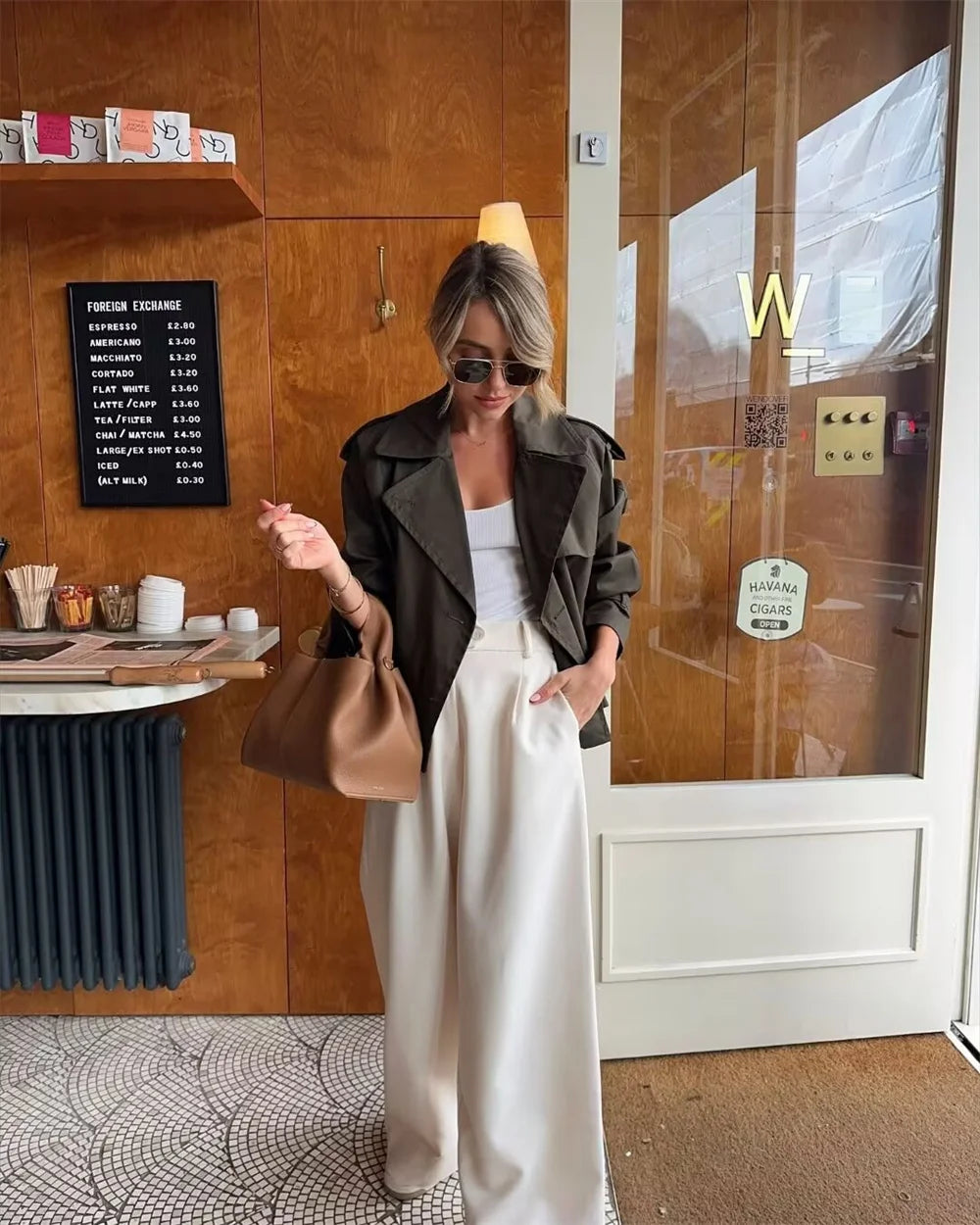 Kort trenchcoat för dam – dubbelknäppt jacka i vintageinspirerad design