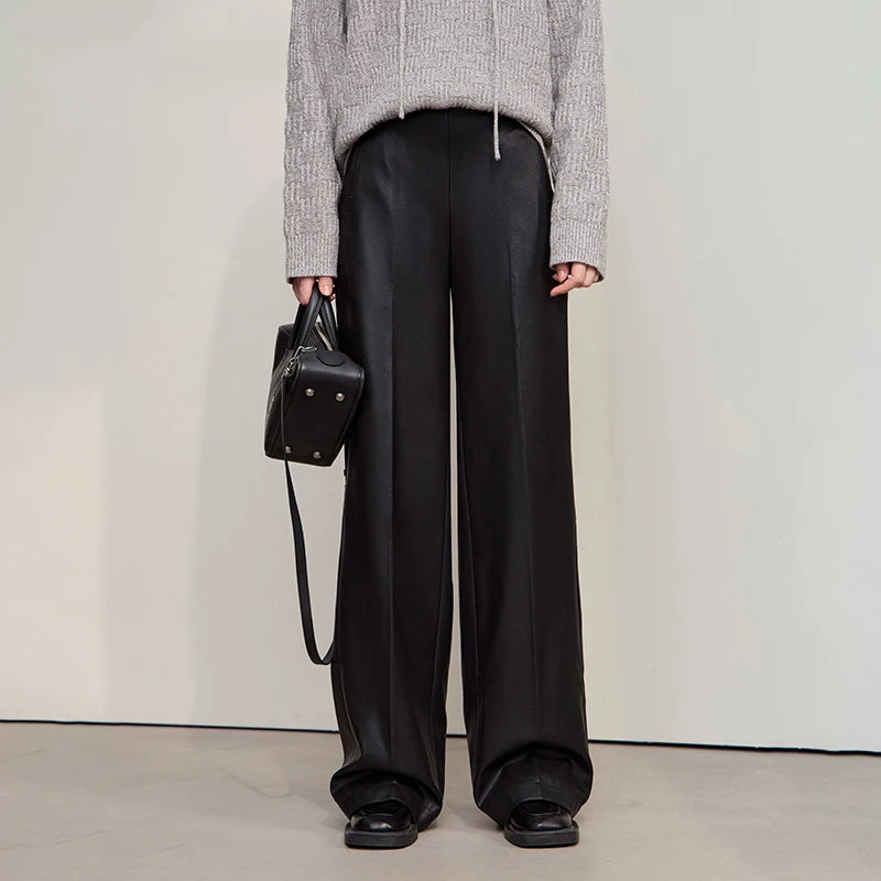 Vida byxor för dam – stilrena PU läderbyxor i minimalistisk design